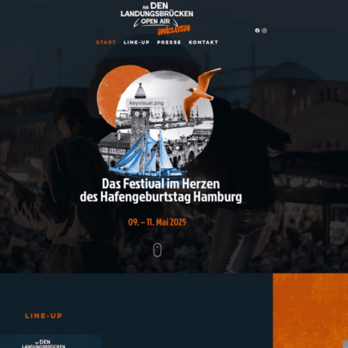 Startseite der Website des Hafengeburtstags mit dunklem Hintergrund und heller Schrift und Grafik mit Möve Schiff und Landungsbrücken in der Mitte und der Überschrift "An den Landungsbrücken Open Air inklusiv" und mittig Text: "Das Festival im Herzen des Hafengeburtstag Hamburg 9.-11.Mai 2025