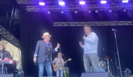 Kurt Buschmann und Philip vom NDR beim Moderieren
