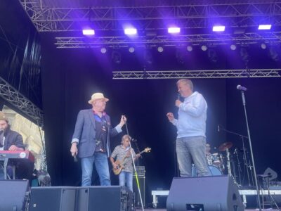 Kurt Buschmann und Philip vom NDR beim Moderieren